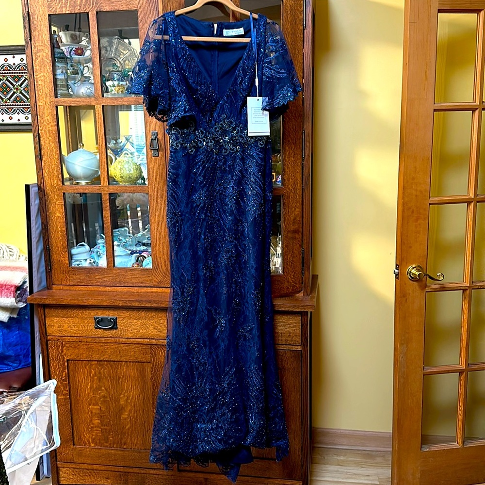 Gorgeous butterfly sleeve vintage style midnight blue Mac Duggal maxi gown.